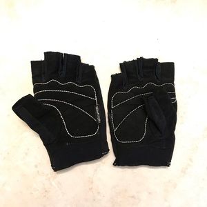 Nike dry fit lifting gloves